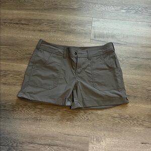 The North Face Women's Olive Green Roll-Cuff Utility Shorts